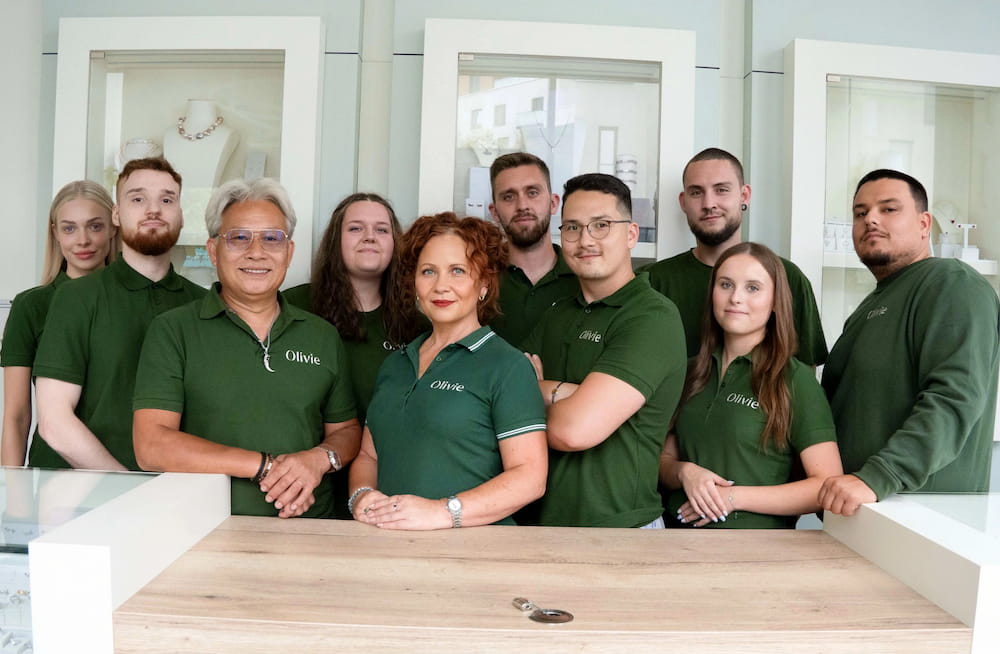 Celý tým rodinného šperkařství Olivie