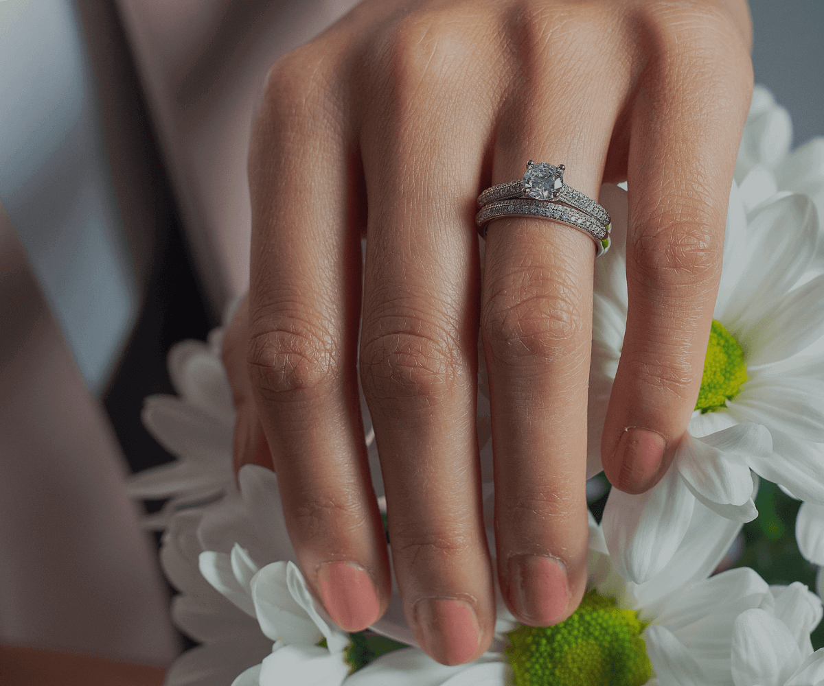 Mal by zásnubný prsteň stáť celú výplatu?