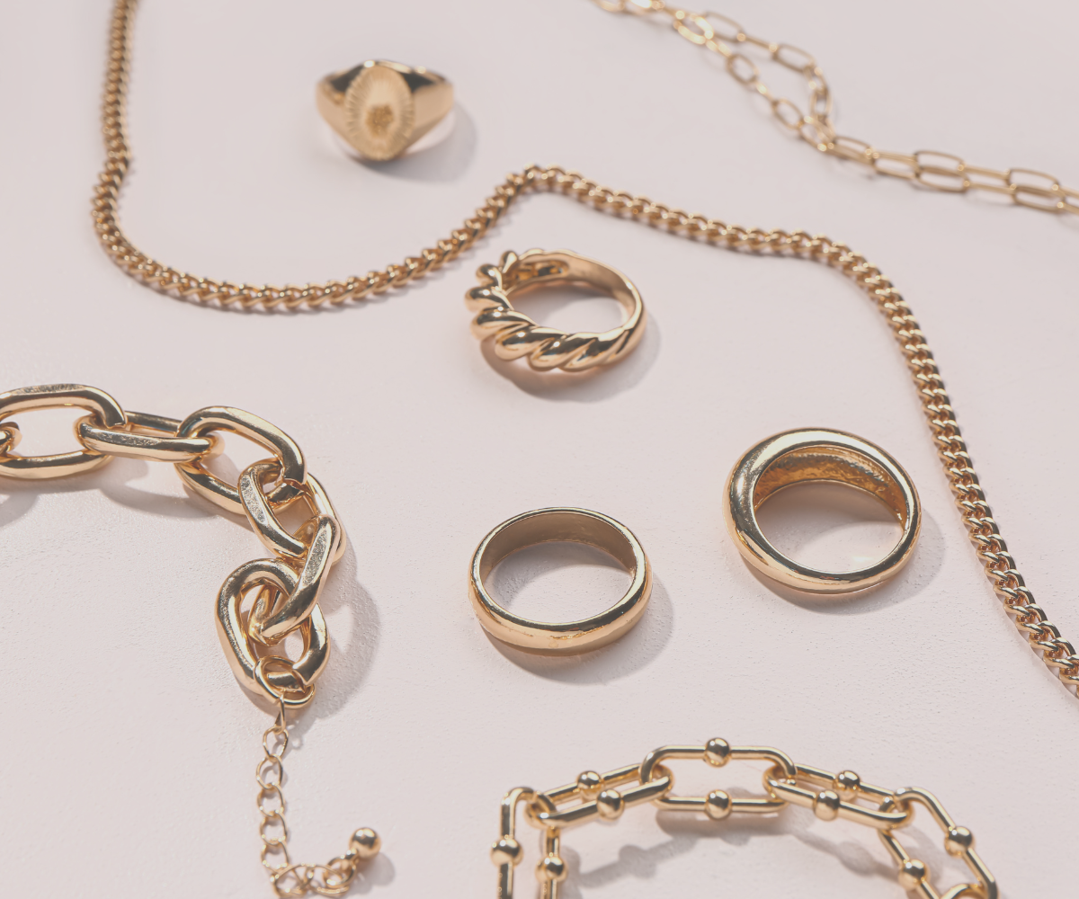 Vrstvenie a kombinovanie šperkov: Vyznajte sa v doplnkovej etikete