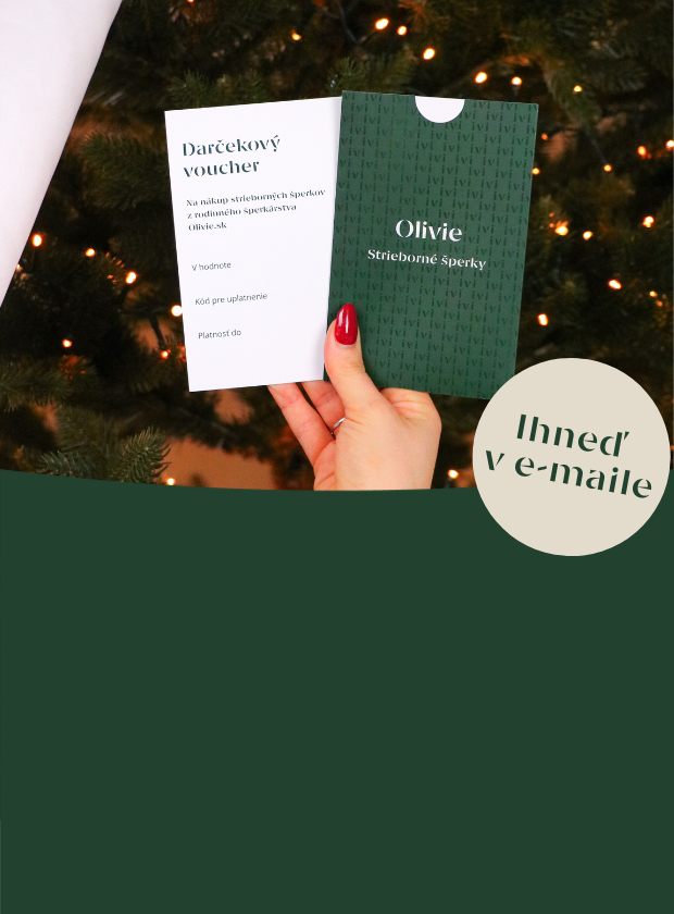 Darčekový poukaz pod vianočným stromčekom