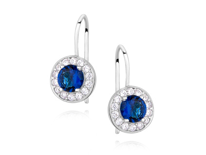 Detské jemné strieborné náušnice so zapínaním na uzatvárateľný háčik.