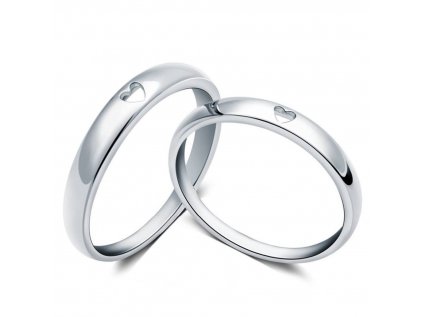 Snubný prsteň zo striebra so srdiečkom od OLIVIE. Prstienok snubný, z lásky, pre dvoch alebo len tak tak pre radosť.