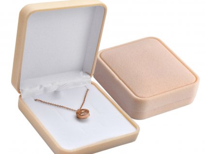 Darčeková krémová zamatová krabička SADA je vhodná najmä pre retiazku s príveskom, náušnice a prsteň. Kúpite u OLIVIE.sk