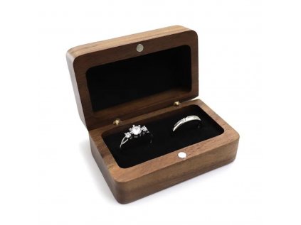 Drevená rustikálna luxusná krabička na prstene ORECH zo strieborníctva OLIVIE.