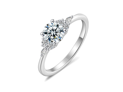 Strieborný zásnubný prsteň MOISSANITE od Olivie.