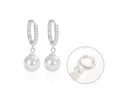 Strieborné visiace náušnice s bielou perlou.