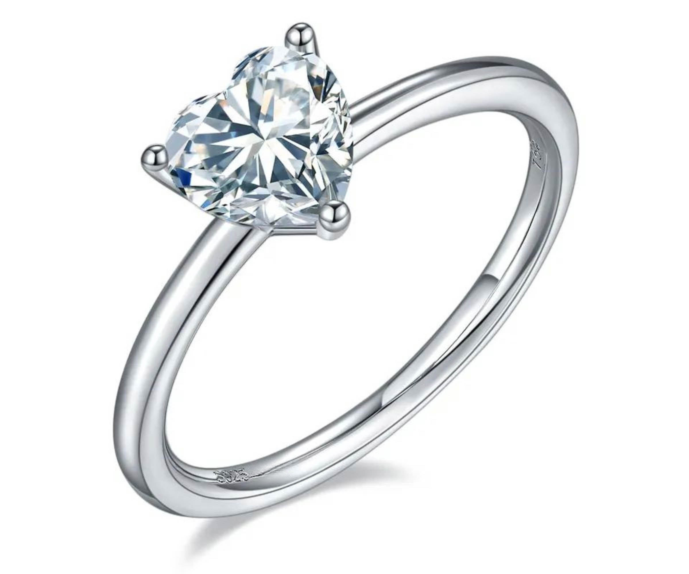 E-shop Olivie Strieborný prsteň SRDIEČKO 7402 Veľkosť prsteňov: 5 (EÚ: 49 – 50) Ag 925; ≤0,8 g.