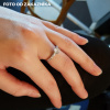 Strieborný romantický prsteň je vhodný aj ako zásnubný. OLIVIE.cz
