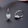 Strieborné náušnice SRDCE BIELY OPÁL