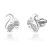 Roztomilé strieborné náušnice so zapínaním na skrutku VEVERIČKA s čírymi zirkónmi kúpite len u OLIVIE.cz