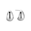 Strieborné lesklé náušnice v tvare kvapky od Olivie.