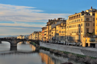  Nábřeží řeky Arno ve Florencii