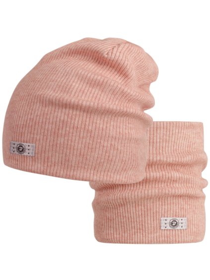 Spadlá čepice a nákrčník