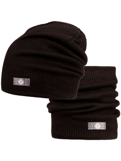 Spadlá čepice a nákrčník