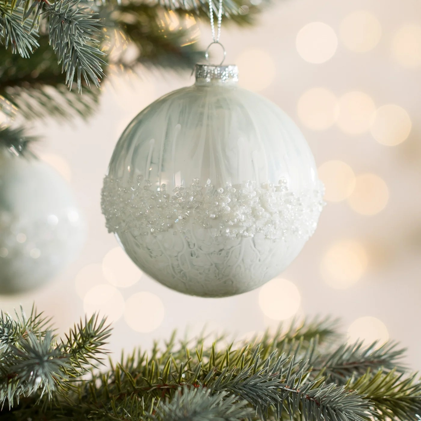 ArtFir Vianočná dekorácia BANKA 493B | sklenená biela 10 cm