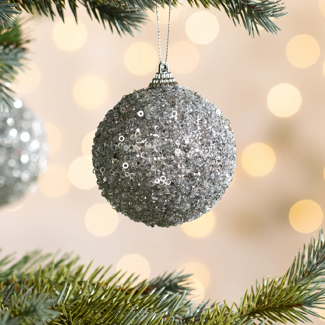 ArtFir Vianočná dekorácia BANKA 12C | strieborná 8 cm