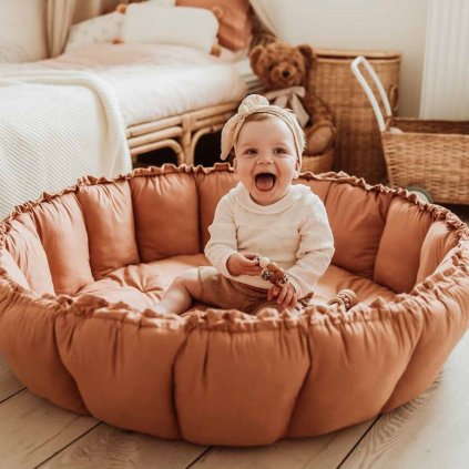 PLAY AND GO Coco Bloom Dětské hnízdo Tawny Brown