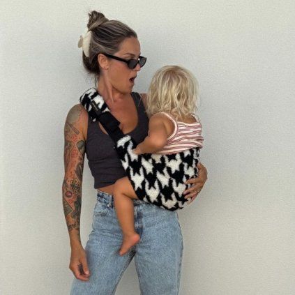 WILDRIDE Dětské nosítko Houndstooth Teddy