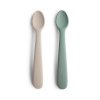 MUSHIE Silikonová lžička 2ks Cambridge Blue Shifting Sand