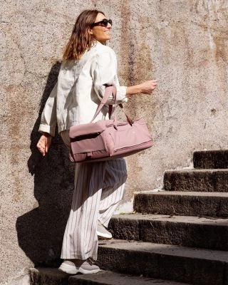 Někdy je největší výhra… nechat miminko spát. 🤍 Voksi Carry Me je měkký babylift, se kterým miminko jednoduše přenesete z...