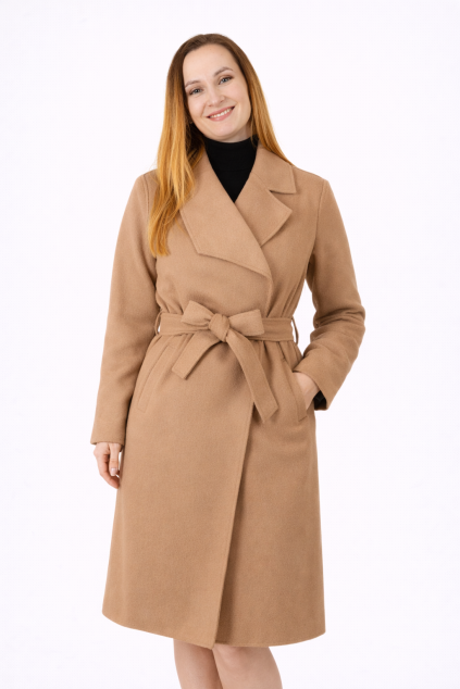Žena v béžovém kabátě