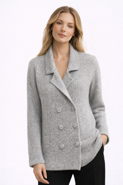 Modelka v šedém pleteném svetru