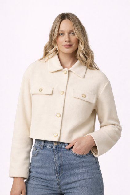 Klasický styl v krémovém saku