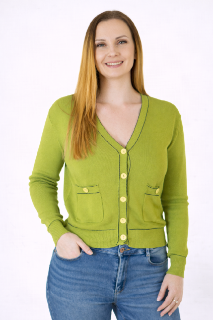 Žena v limetkovém svetru