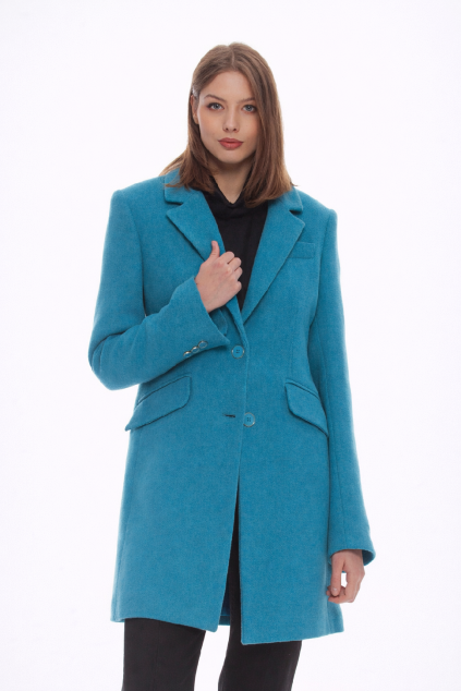 Žena v tyrkysovém kabátu