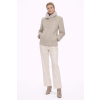 Zimní elegance v béžovém outfitu