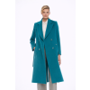 Model v tyrkysovém kabátu