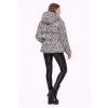Leopardí puffer bunda v kontrastu