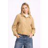 Blondýna v béžové kožené bundě