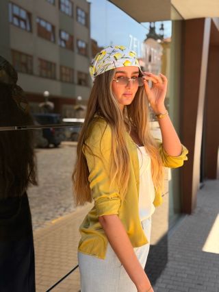 Poslední dobou si šátky získaly naše srdce. ✨ Jsou přesně tím detailem, který dokáže proměnit i ten nejjednodušší outfit a...