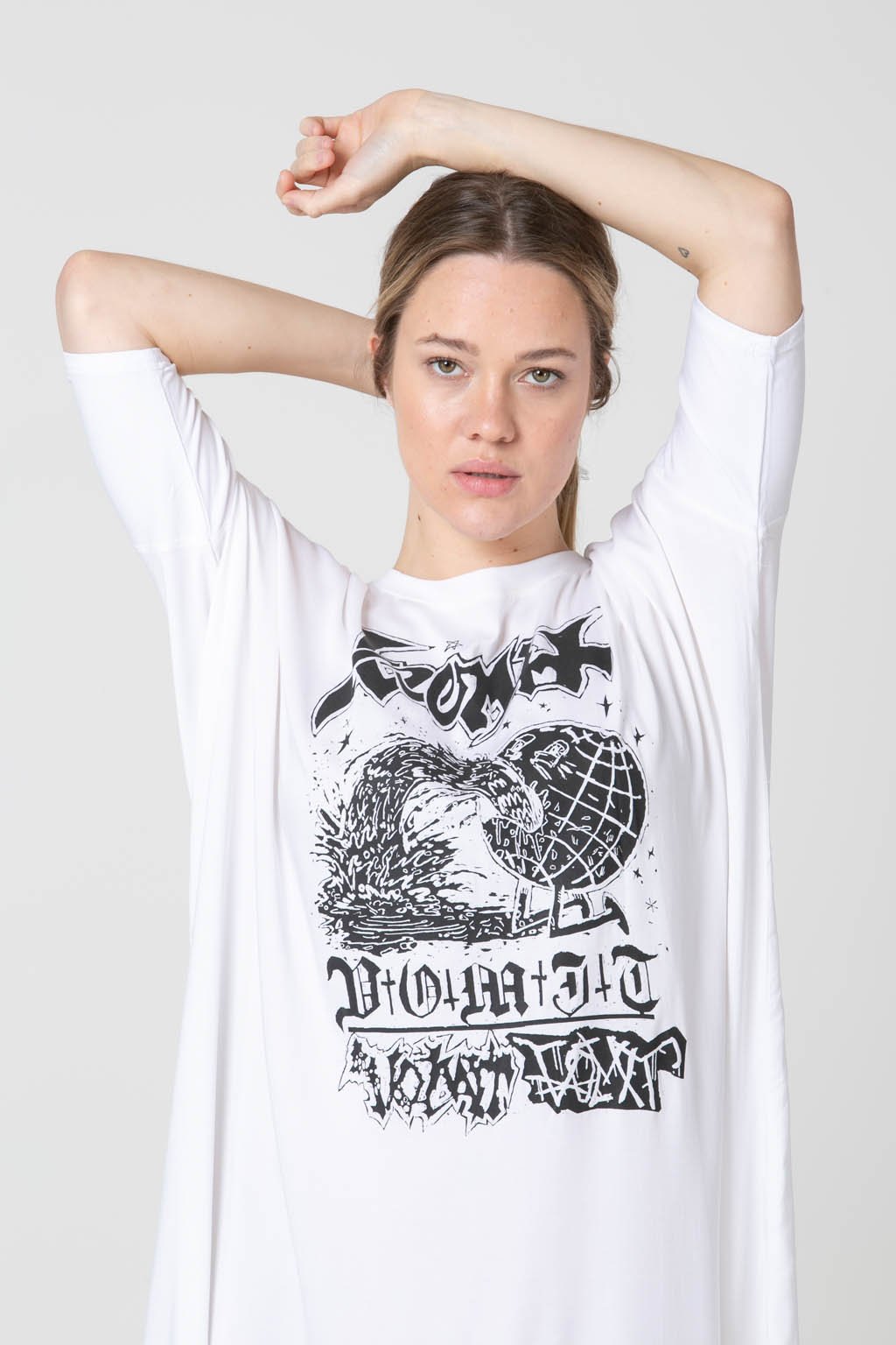 oneday vomit oversized tricko s potiskem alexey klyuykov bile