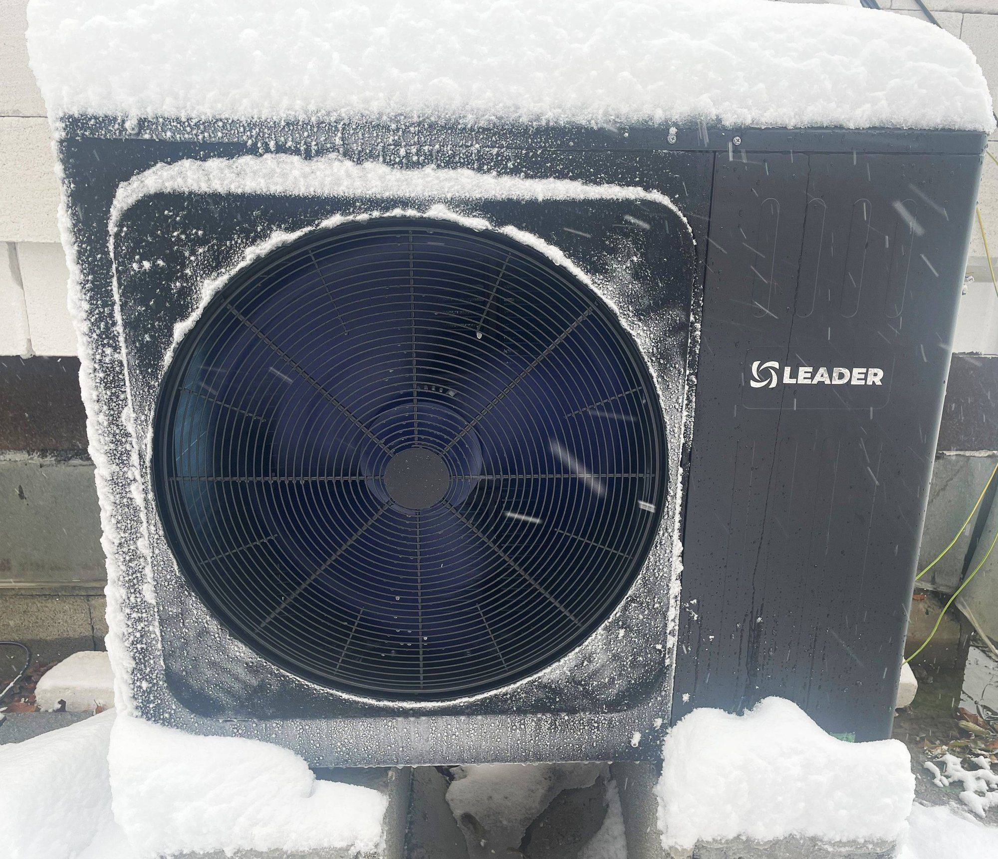 Tepelné čerpadlo LEADER R32 All in one s integrovaným bojlerem 190 L, 8 kW, bungalov 150 m2