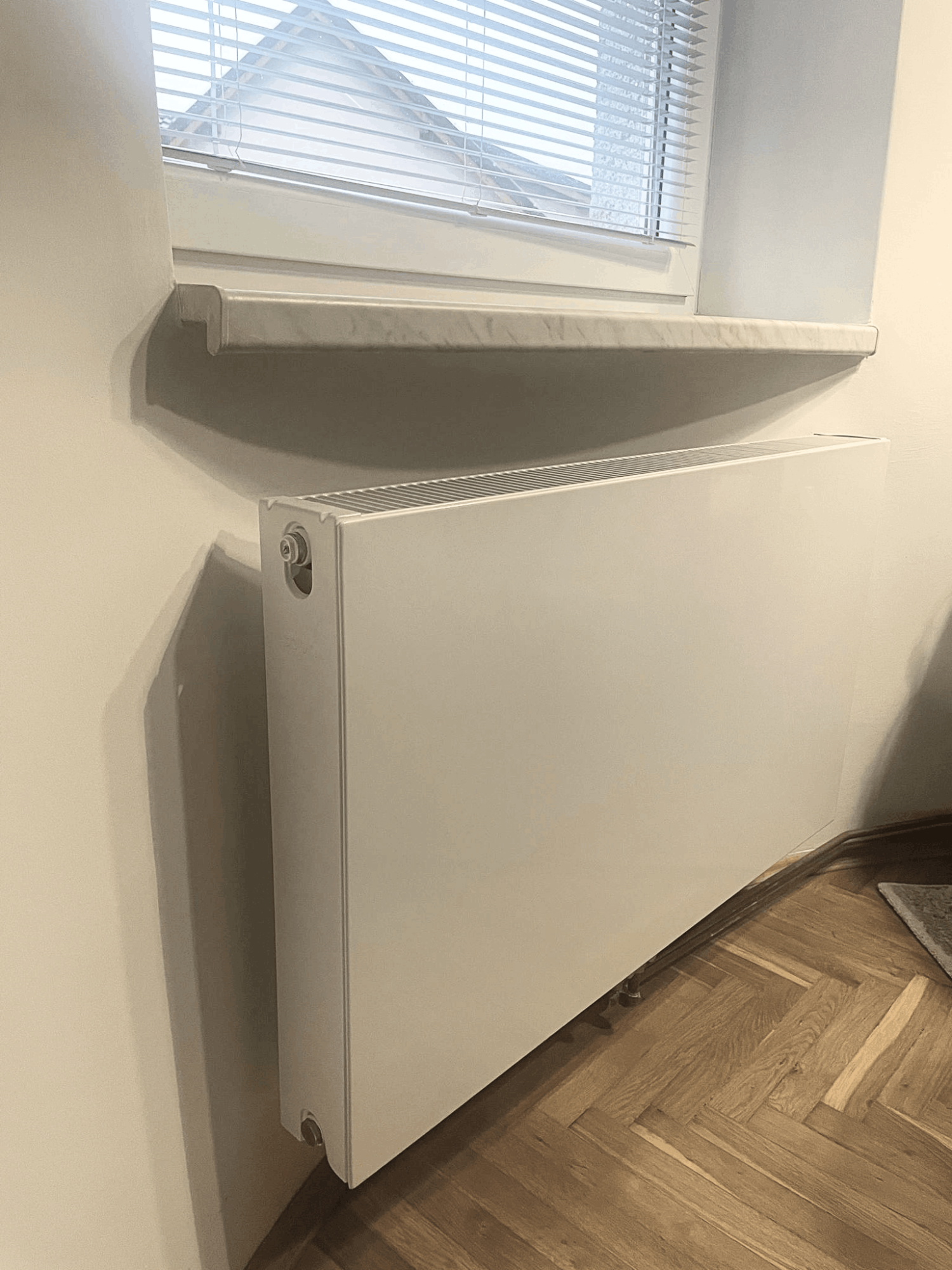 Radiátor COPA FLAT Standart VK 22 600 x 1000, středové připojení, rodinný dům.