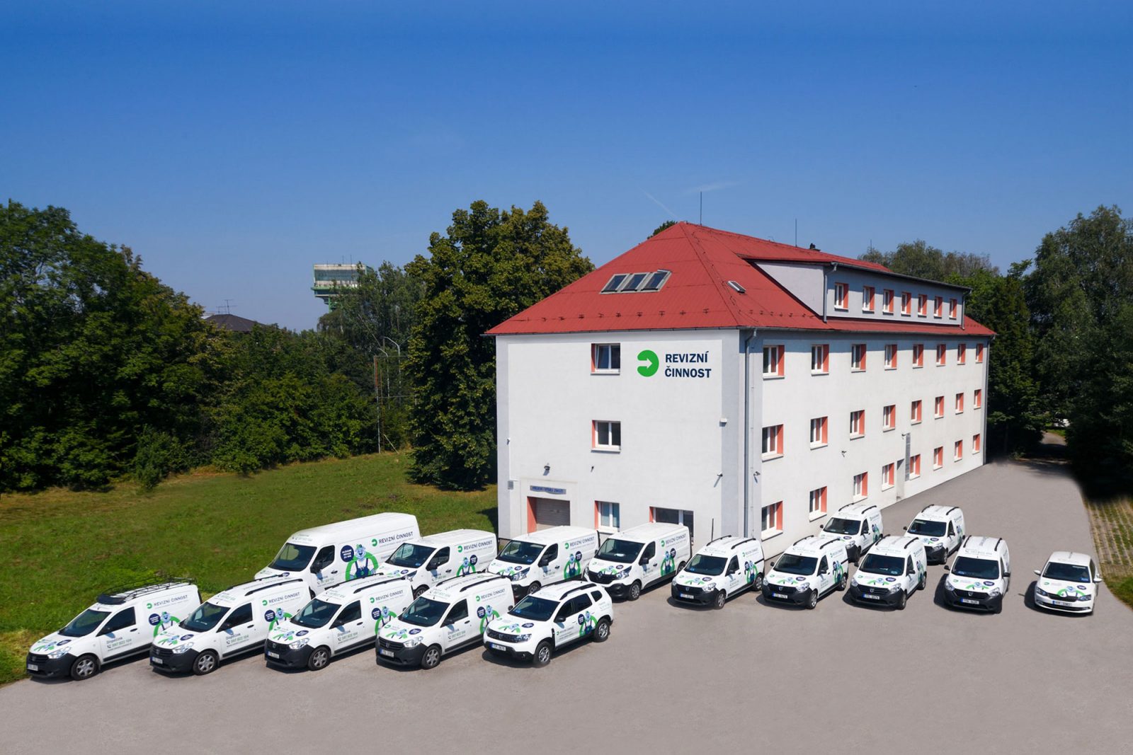 Sídlo a vozový park partnerské firmy Revizní činnost