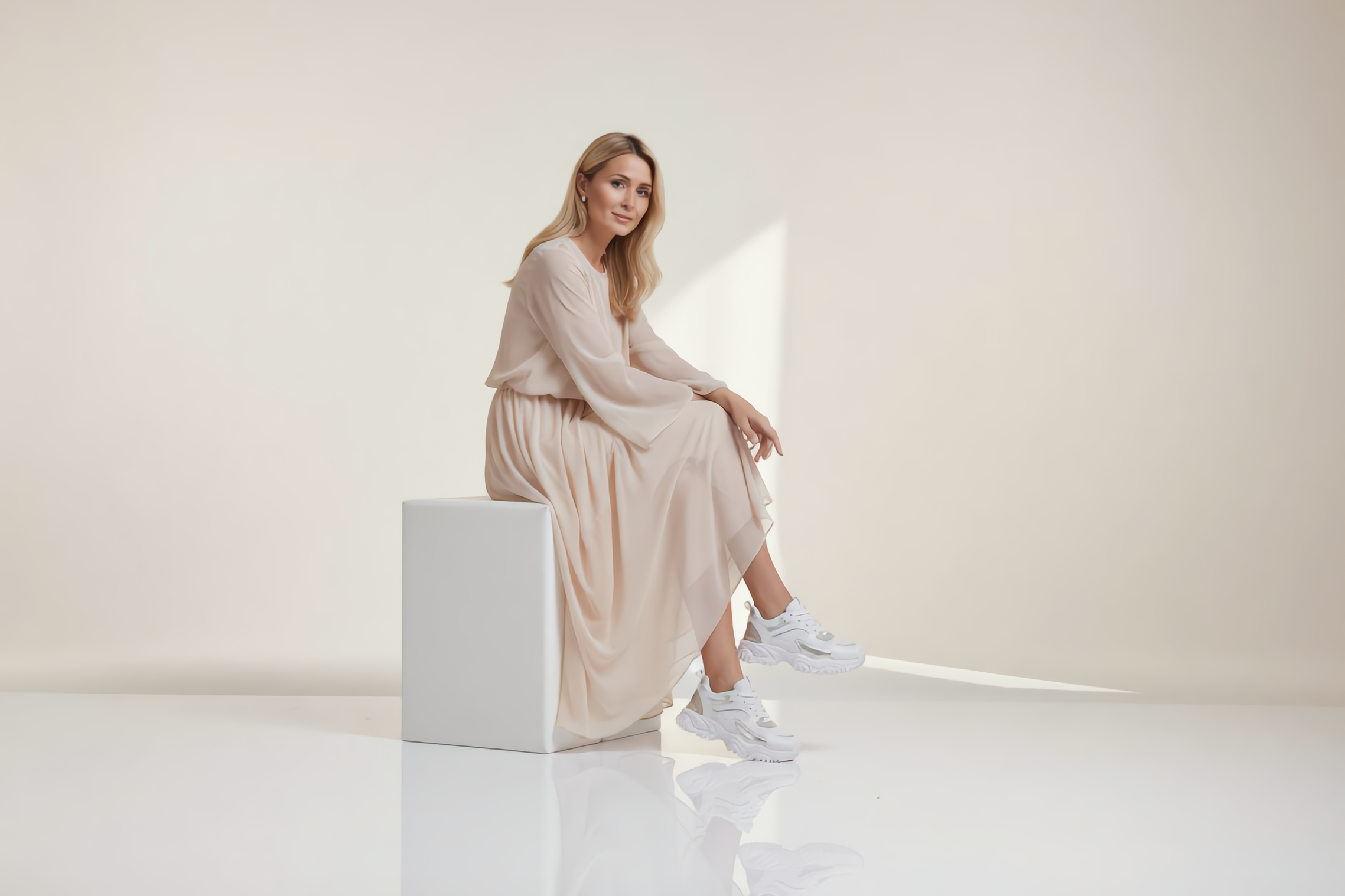 tenisky-k-satum-chyba-objemne-tenisky-sifonove-saty