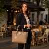 shopper-kabelka-laura-biagiotti-lajolla-beige-tip-na-mestky-outfit.jpg