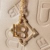 shopper-kabelka-laura-biagiotti-lajolla-beige-detail-logo.jpg