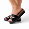 cierne-slapky-laura-biagiotti-cork-calf-black-na-nohe.jpg