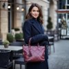 tote-kabelka-laura-biagiotti-jalene-bordeaux-zimny-outfit-navy-blue-kabat.jpg