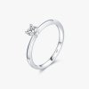 Stříbrný třpytivý elegantní prsten se zirkonem 4 mm