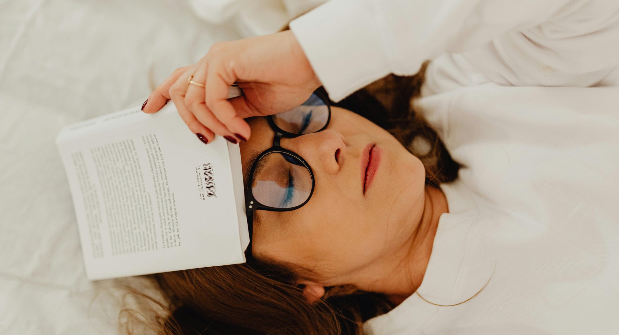 Rýma, horečka nebo únava. Jak poznat, kdy jde o virus a kdy o bakterii?