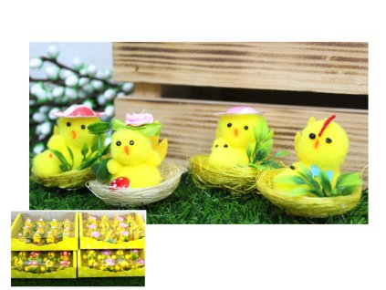 kurczaki wielkanocne w gniezd 83527