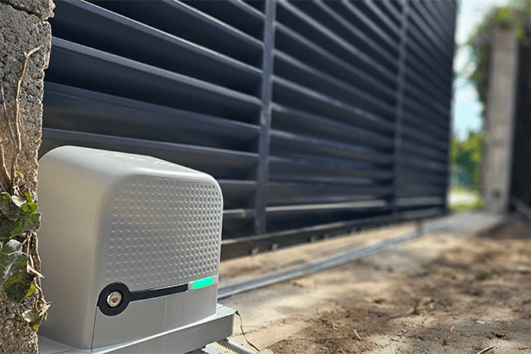 Nový pohon NICE RBS400: Inovácie v oblasti automatizácie posuvných brán