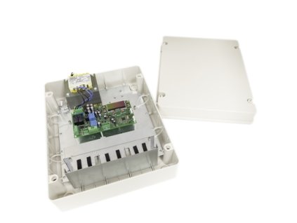 Hybridný invertor s plastovým boxom pre 2 pohony 24V + sieť 230V