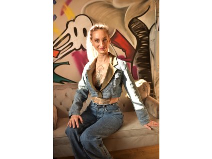 Rifľová krátka bunda v kombinácií so sakom