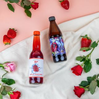 Premeňte tento Valentín na umelecké dielo s mellos Ruža & Ibištek. 🐝❤️ Prinášame jemnosť kráľovskej ruže a temperamentný...